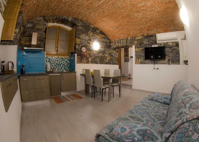 5 Terre E Dintorni House بيت للعطل لا سبيتسْيا